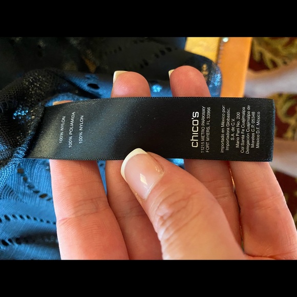 Chico’s size 2 throw over. Like new! - Picture 5 of 10